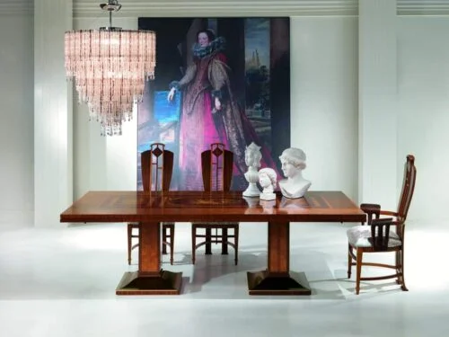 Classic Luci della Ribalta table with a refined design in wood with fine finishes, ideal for a luxury dining room, Carpanelli made in Italy.