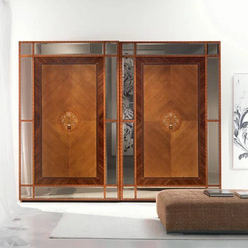 Armadio Pois classico in legno con motivi geometrici e linee raffinate, di design per zona notte, made in Italy by Carpanelli.