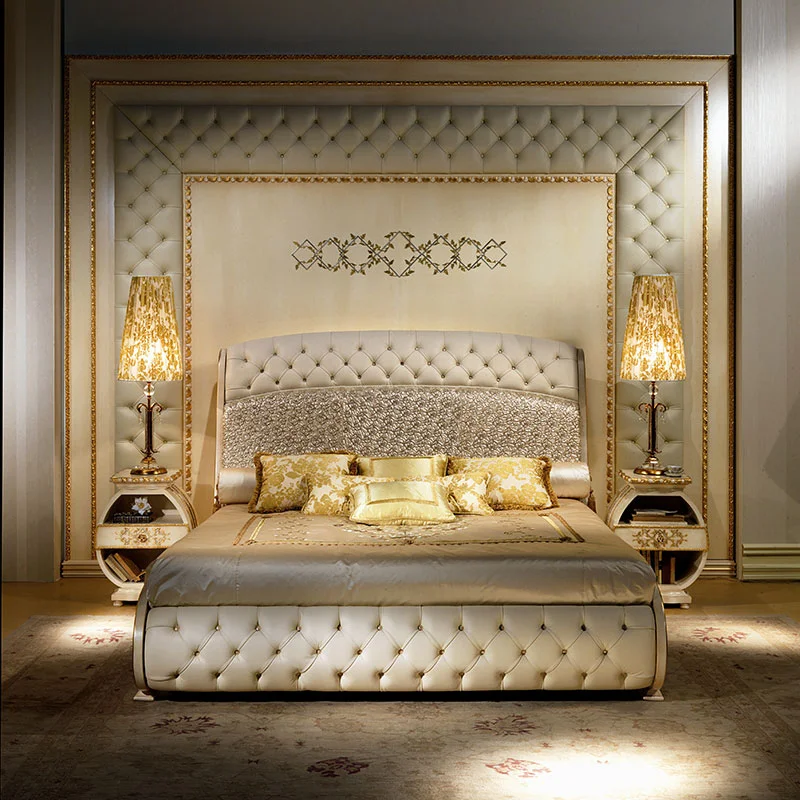 Boiserie laccata e foglia oro