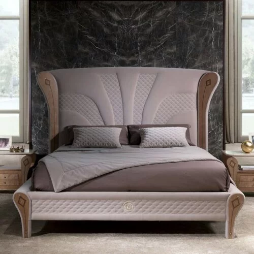 Letto Charme classico in legno con testiera imbottita e linee morbide, di design elegante per camera da letto, made in Italy by Carpanelli.