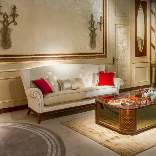 Divano Arts classico in legno intarsiato di design artigianale per zona giorno luxury, Carpanelli made in Italy.