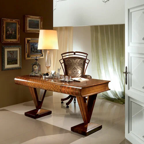 Scrivania Libro classica in legno intarsiato di design artigianale, perfetta per zona giorno elegante, made in Italy by Carpanelli.