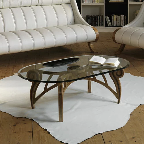 Tavolino Le Spirali classico di design artigianale in legno curvato con dettagli scultorei, Carpanelli made in Italy.