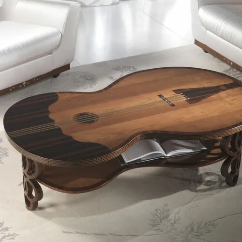 Tavolino Musicale Pois classico di design elegante in legno sagomato, ispirato a strumenti musicali, made in Italy by Carpanelli.