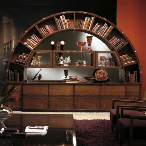 Vetrina libreria Arco classica di design artigianale in legno con struttura arcuata, made in Italy by Carpanelli.