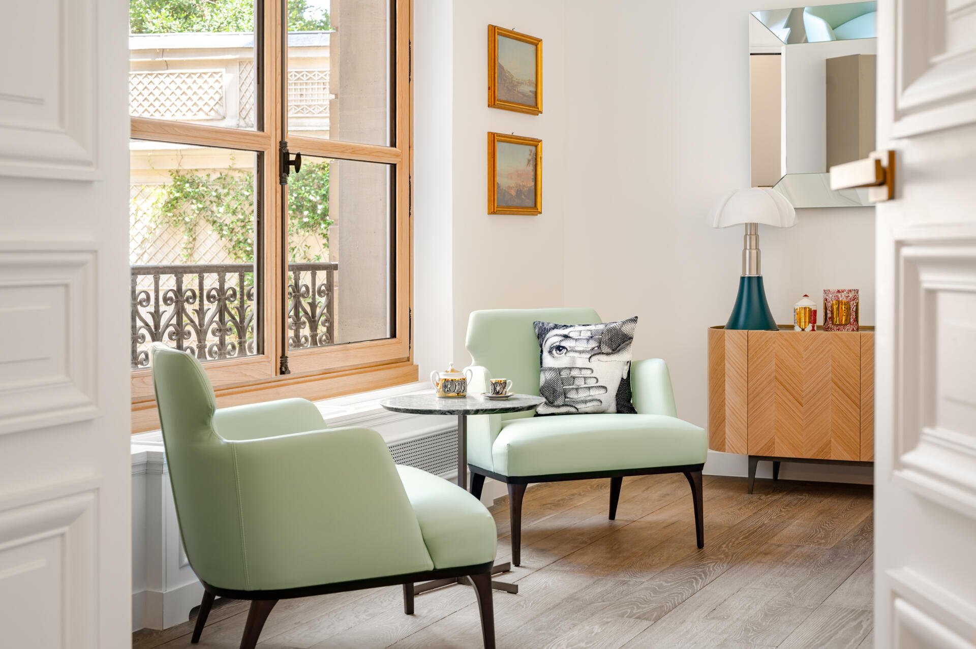 Rappresentanza_Italia_Unesco_studio_Vice_Rappresentante Permanente_dettaglio_poltrone_Carpanelli_cuscini_Fornasetti_lampada_Martinelli_Luce Rappresentanza Italia Unesco studio Vice Rappresentante Permanente dettaglio poltrone Carpanelli cuscini Fornasetti lampada Martinelli Luce scaled